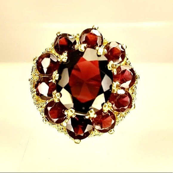 VINTAGE 9KT 5CT GARNET CLUSTER STATEMENT RING